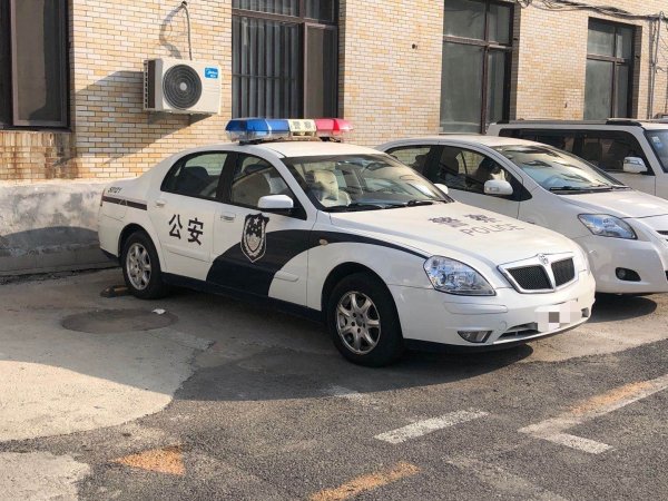 女子与男友发生争吵，持刀捅刺男友致其死亡，报警谎称当时在洗澡